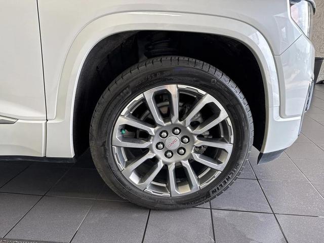 Photo of 2023 White Frost Tricoat GMC Acadia