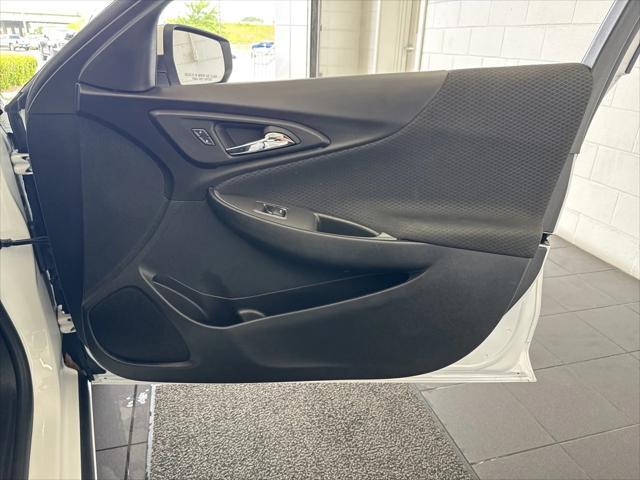 Photo of 2024 Summit White Chevrolet Malibu