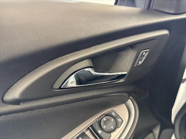 Photo of 2024 Summit White Chevrolet Malibu