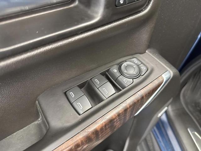 Photo of 2022 Pacific Blue Metallic GMC Sierra 1500