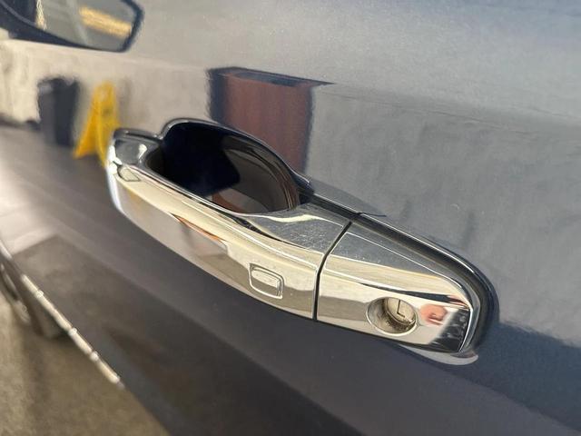 Photo of 2022 Pacific Blue Metallic GMC Sierra 1500