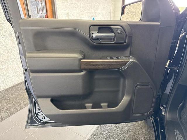 Photo of 2019 Black Chevrolet Silverado 1500