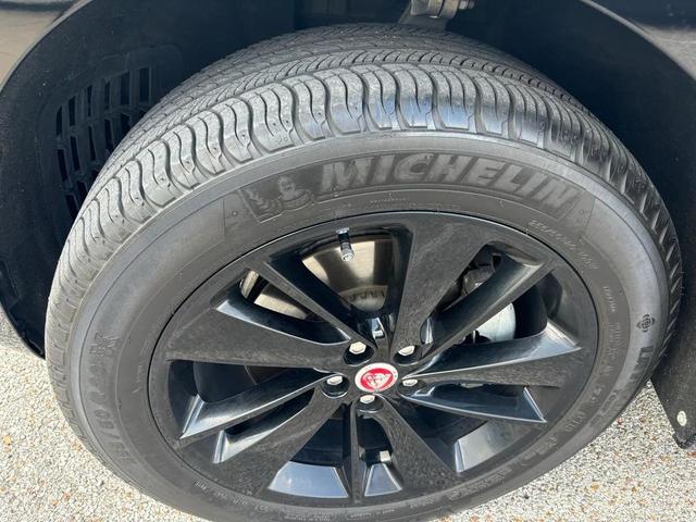 Photo of 2021 Black Metallic Jaguar F-PACE