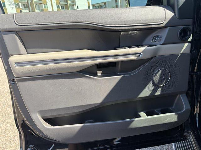 Photo of 2020 Agate Black Ford Expedition