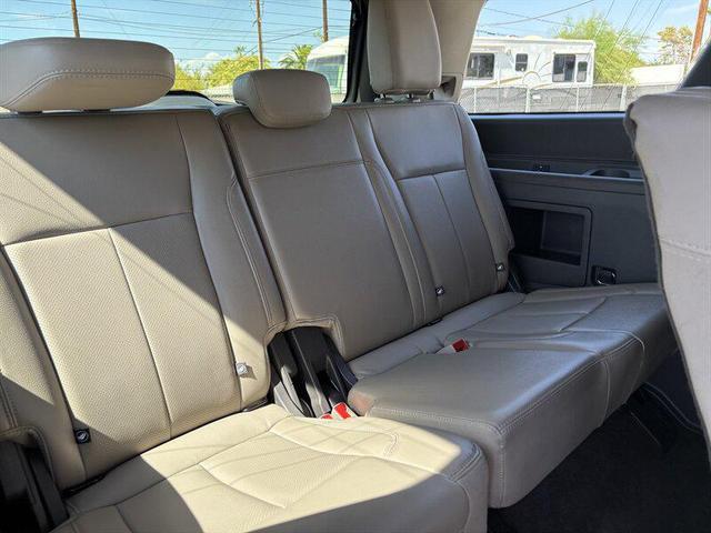 Photo of 2020 Agate Black Ford Expedition