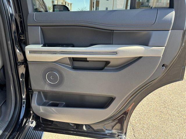 Photo of 2020 Agate Black Ford Expedition