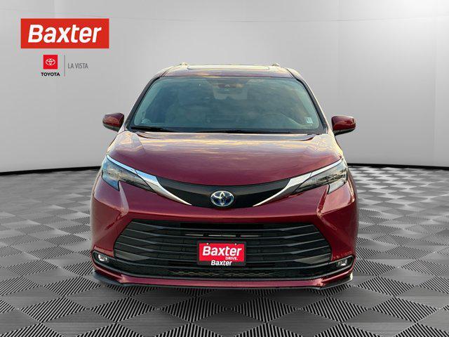 Photo of 2025 Ruby Flare Pearl Toyota Sienna