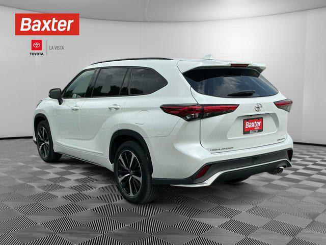 Photo of 2022 Wind Chill Pearl Toyota Highlander