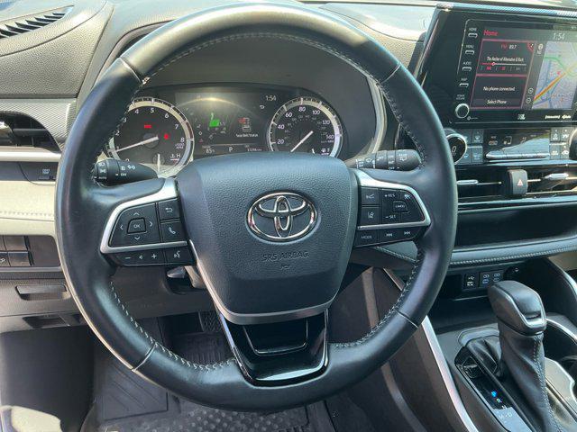 Photo of 2022 Wind Chill Pearl Toyota Highlander