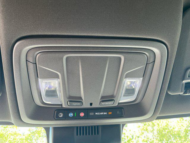Photo of 2024 Summit White GMC Sierra 1500