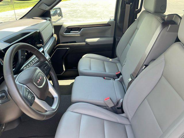 Photo of 2024 Summit White GMC Sierra 1500