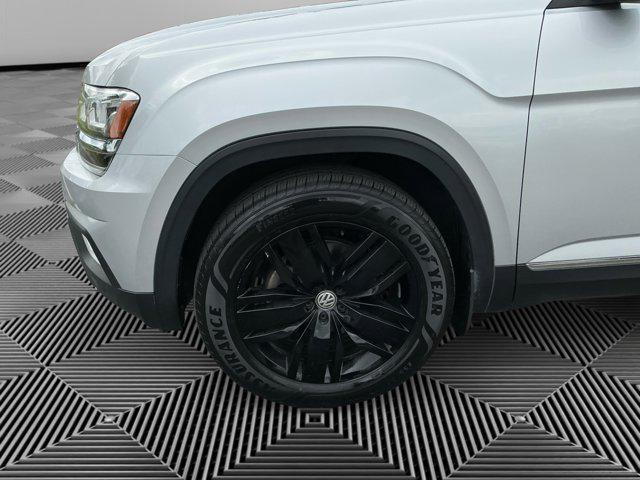 Photo of 2019 Reflex Silver Metallic Volkswagen Atlas