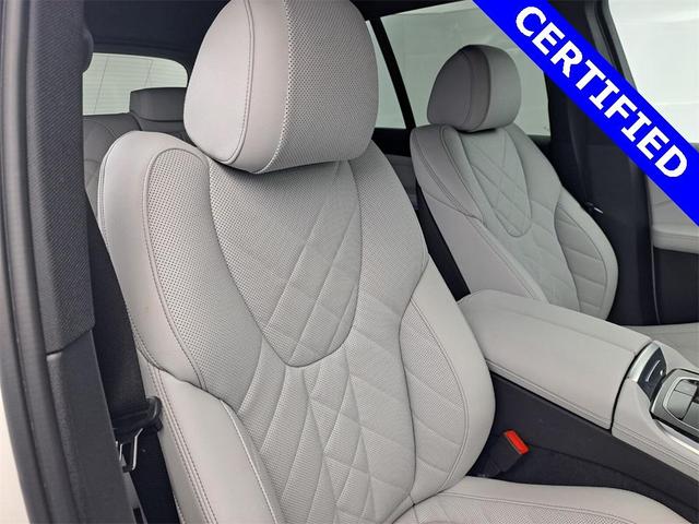 Photo of 2023 Alpine White BMW X5