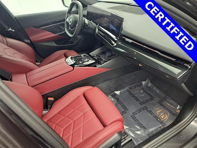 Photo of 2024 Dark Graphite Metallic BMW 530