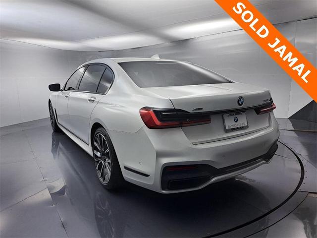 Photo of 2022 Mineral White Metallic BMW 750