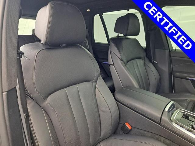 Photo of 2022 Mineral White Metallic BMW X5