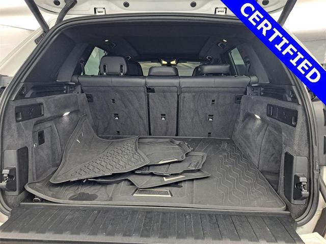 Photo of 2022 Mineral White Metallic BMW X5
