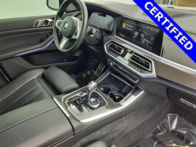 Photo of 2022 Mineral White Metallic BMW X5