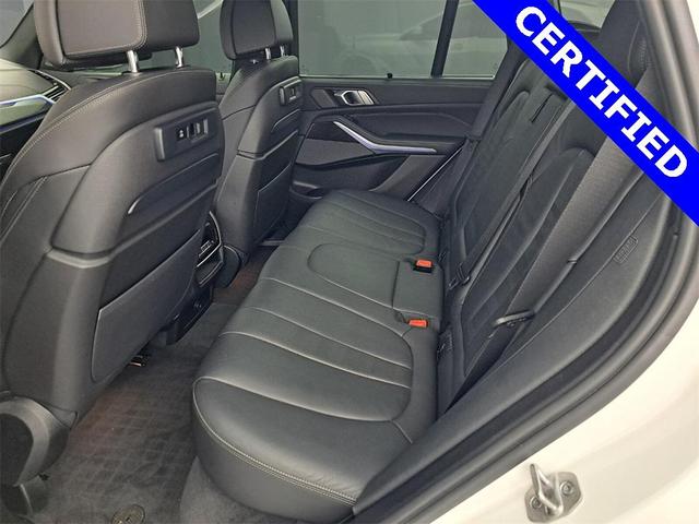 Photo of 2022 Mineral White Metallic BMW X5