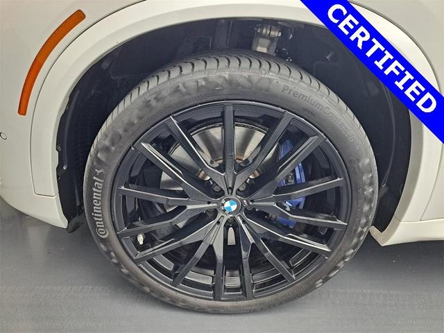 Photo of 2022 Mineral White Metallic BMW X5