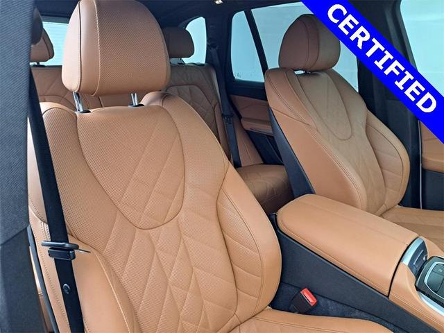 Photo of 2023 Mineral White Metallic BMW X5