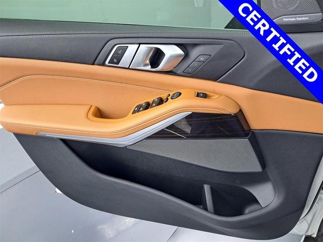 Photo of 2023 Mineral White Metallic BMW X5
