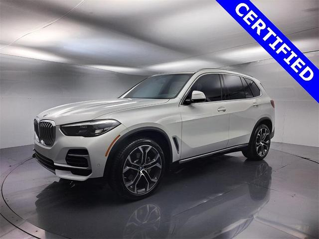 Photo of 2023 Mineral White Metallic BMW X5