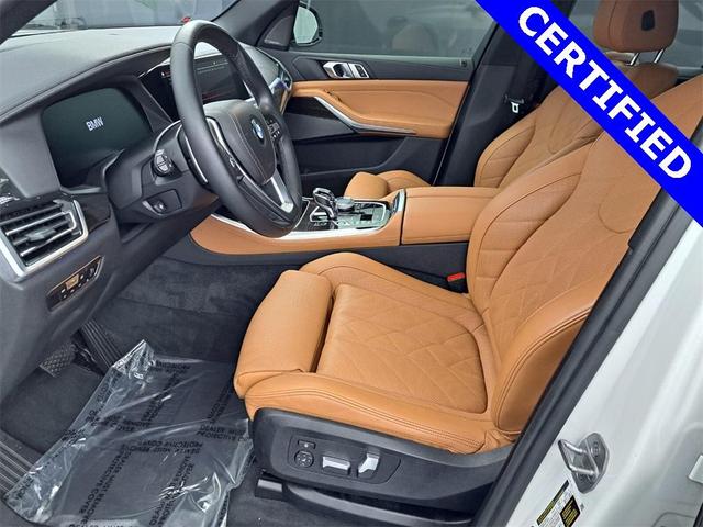 Photo of 2023 Mineral White Metallic BMW X5