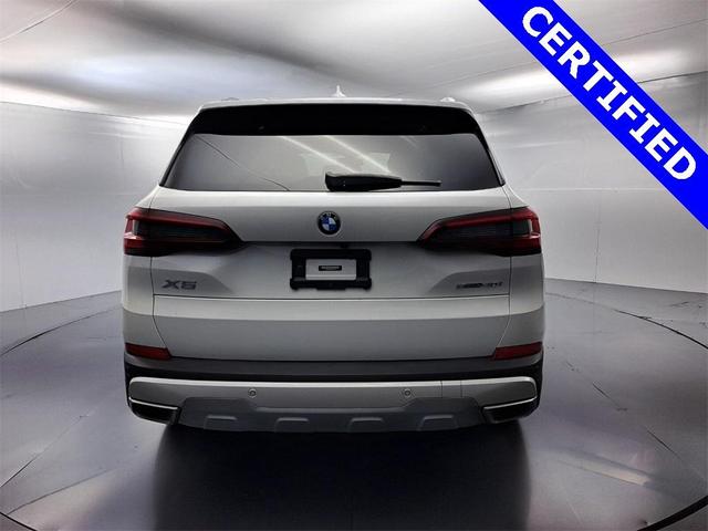 Photo of 2023 Mineral White Metallic BMW X5