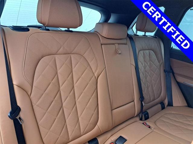 Photo of 2023 Mineral White Metallic BMW X5