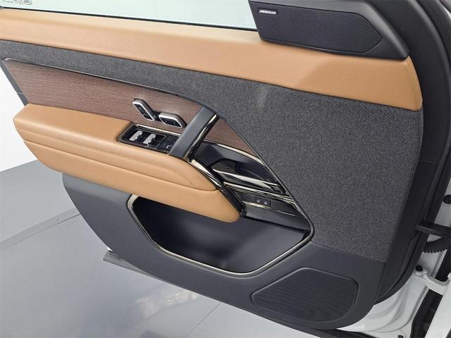Photo of 2024 Fuji White Land Rover Range Rover Sport