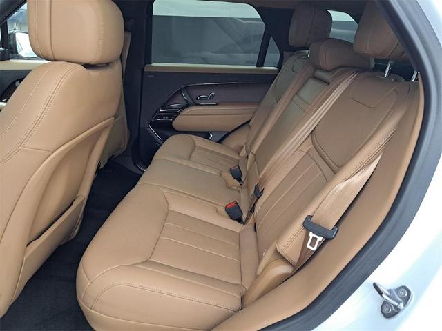 Photo of 2024 Fuji White Land Rover Range Rover Sport
