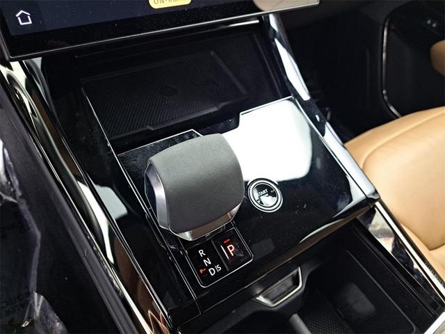 Photo of 2024 Fuji White Land Rover Range Rover Sport