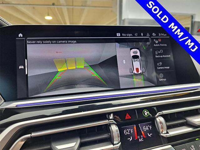 Photo of 2022 Mineral White Metallic BMW X7