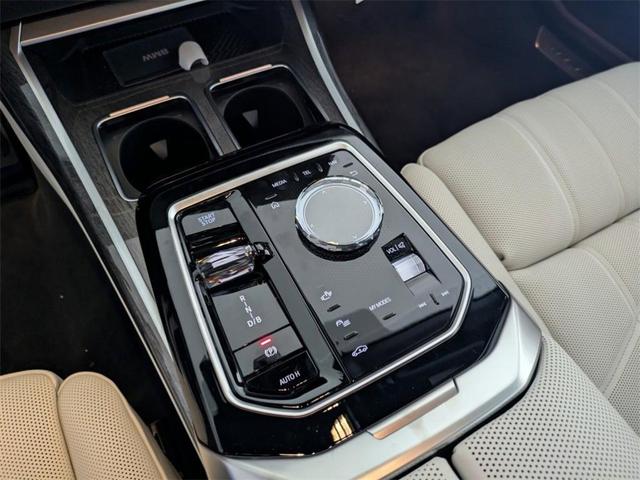 Photo of 2025 Alpine White BMW i7
