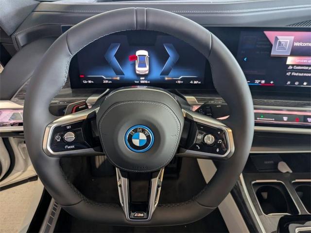 Photo of 2025 Alpine White BMW i7