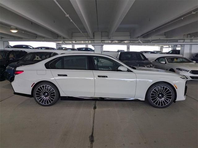 Photo of 2025 Alpine White BMW i7