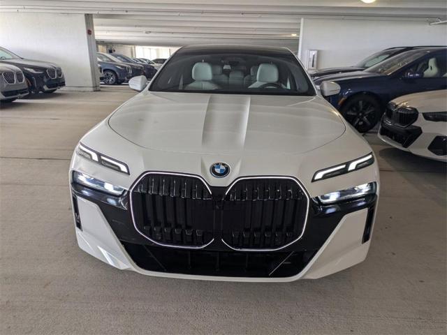 Photo of 2025 Alpine White BMW i7