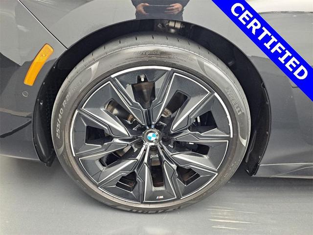 Photo of 2023 Black Sapphire Metallic BMW 740