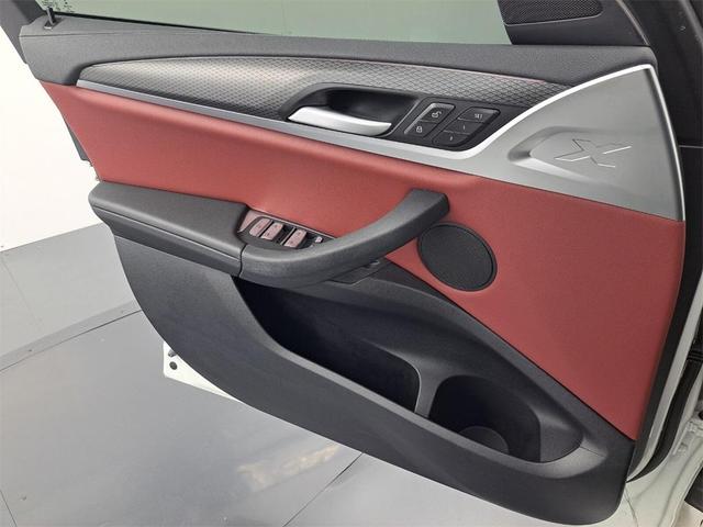 Photo of 2023 Alpine White BMW X4