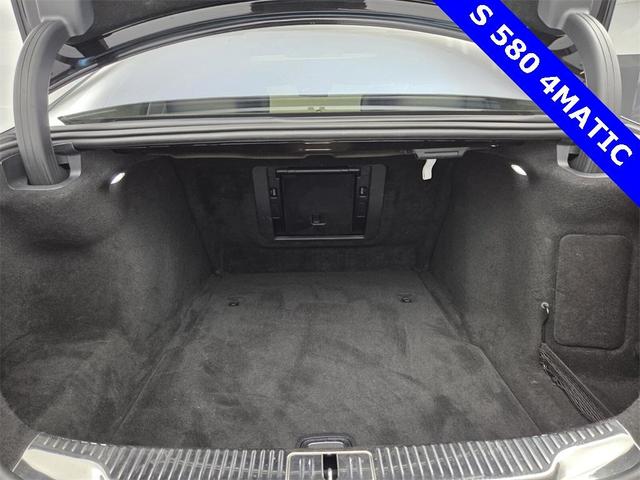 Photo of 2022 Obsidian Black Metallic Mercedes-Benz S-Class