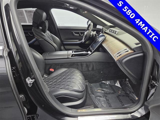 Photo of 2022 Obsidian Black Metallic Mercedes-Benz S-Class