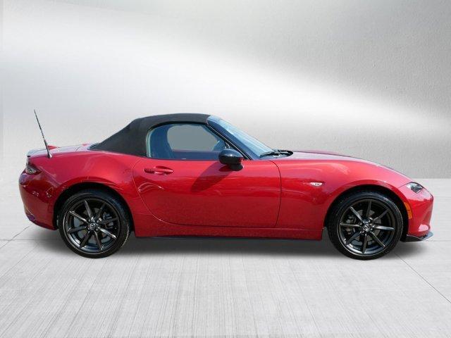 Photo of 2016 Soul Red Mazda MX-5 Miata