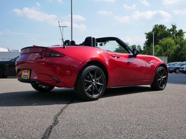 Photo of 2016 Soul Red Mazda MX-5 Miata
