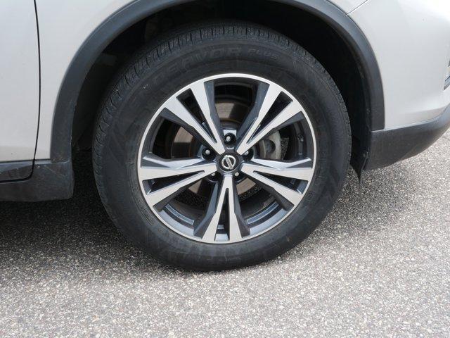 Photo of 2018 Brilliant Silver Nissan Rogue