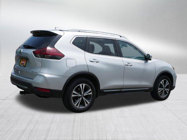 Photo of 2018 Brilliant Silver Nissan Rogue