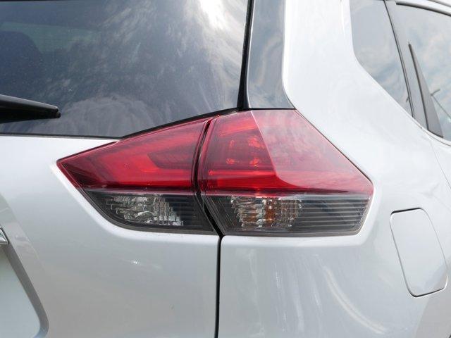 Photo of 2018 Brilliant Silver Nissan Rogue