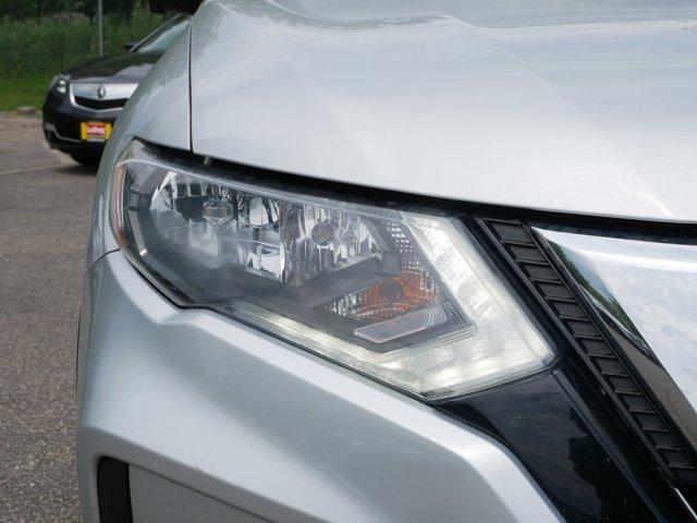 Photo of 2018 Brilliant Silver Nissan Rogue