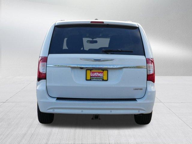 Photo of 2015 Bright White Clearcoat Chrysler Town & Country
