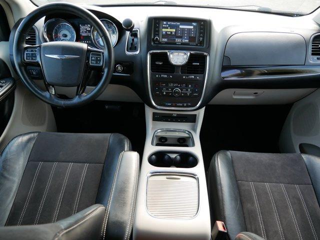 Photo of 2015 Bright White Clearcoat Chrysler Town & Country